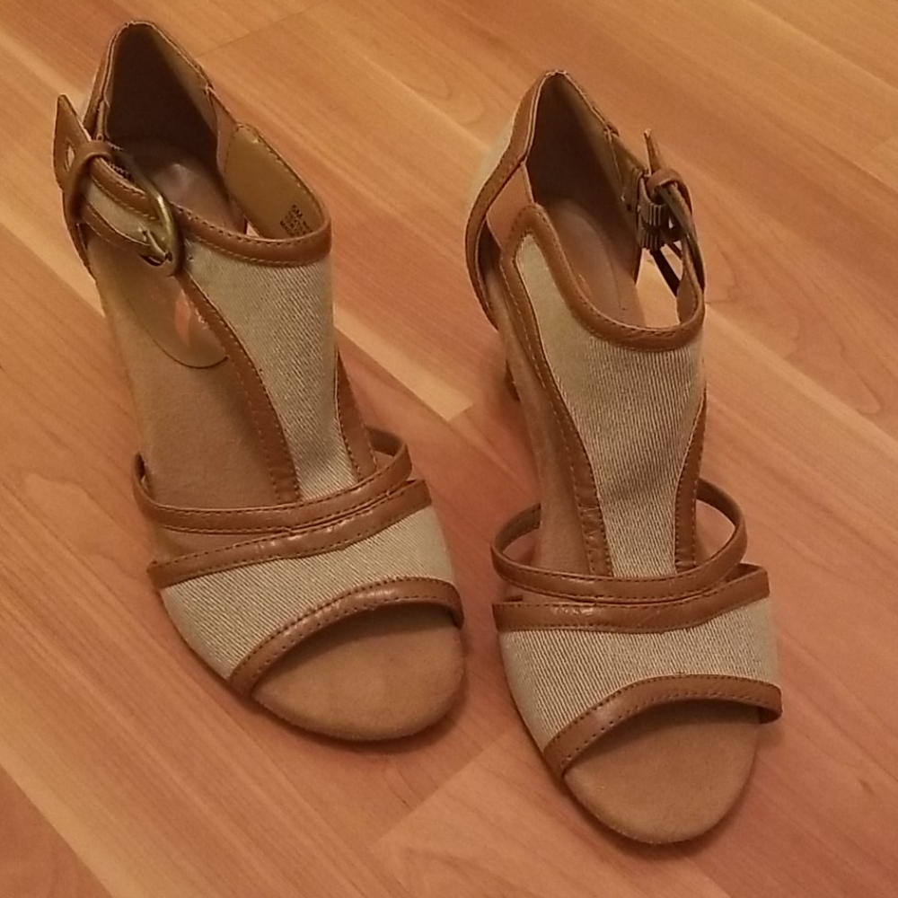 A2 Aerosoles Heel Rest